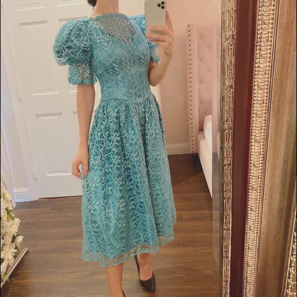 Beautiful lace dress!